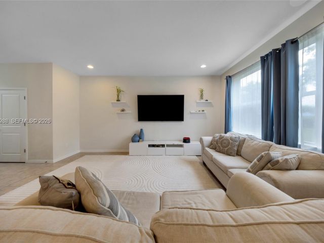 Дом в аренду по адресу 932 Banyan Dr # - фото 7472835