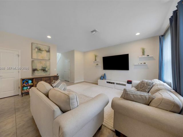 Дом в аренду по адресу 932 Banyan Dr # - фото 7472837