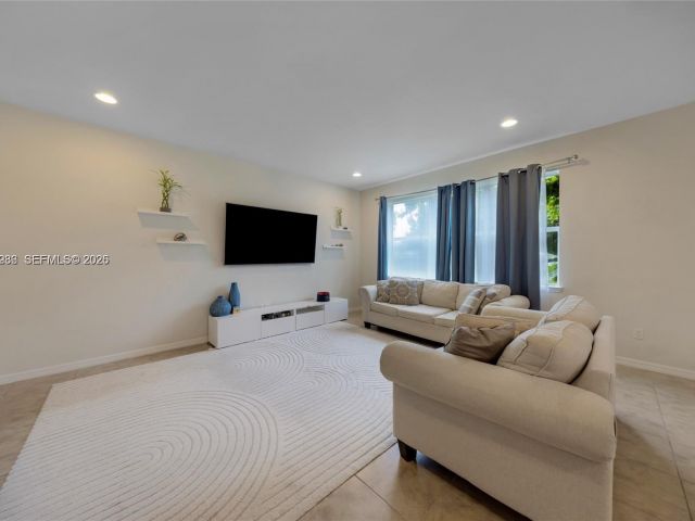 Дом в аренду по адресу 932 Banyan Dr # - фото 7472838