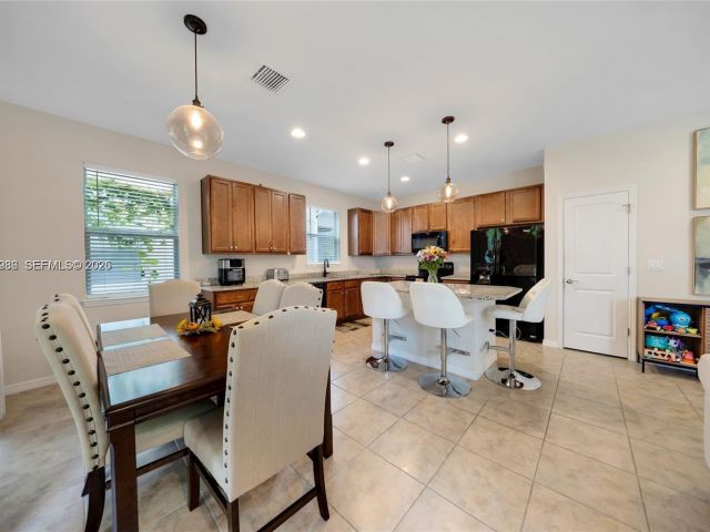 Дом в аренду по адресу 932 Banyan Dr # - фото 7472839