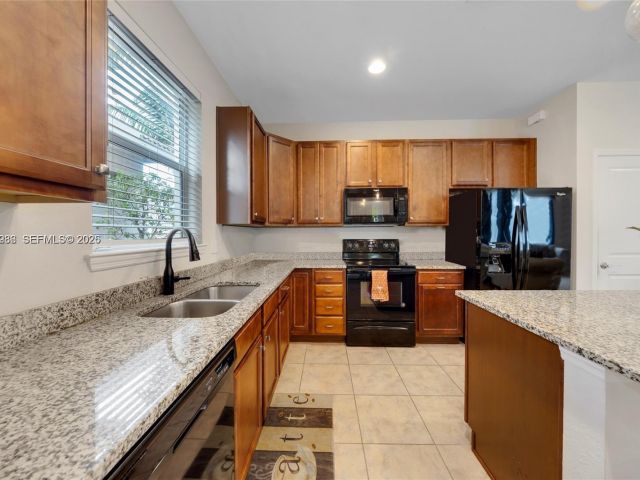 Дом в аренду по адресу 932 Banyan Dr # - фото 7472842