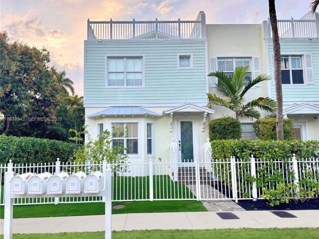 Продажа дома по адресу 229 SW 9th Ave - фото 7481589