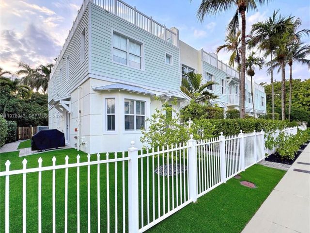 Продажа дома по адресу 229 SW 9th Ave - фото 7481590