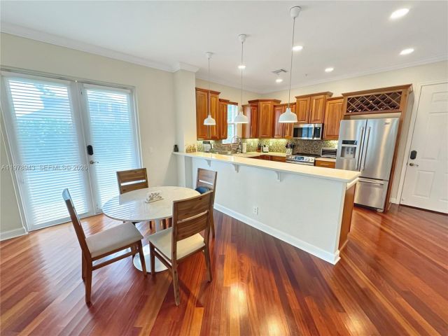 Продажа дома по адресу 229 SW 9th Ave - фото 7481593