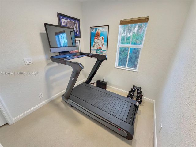 Продажа дома по адресу 229 SW 9th Ave - фото 7481601