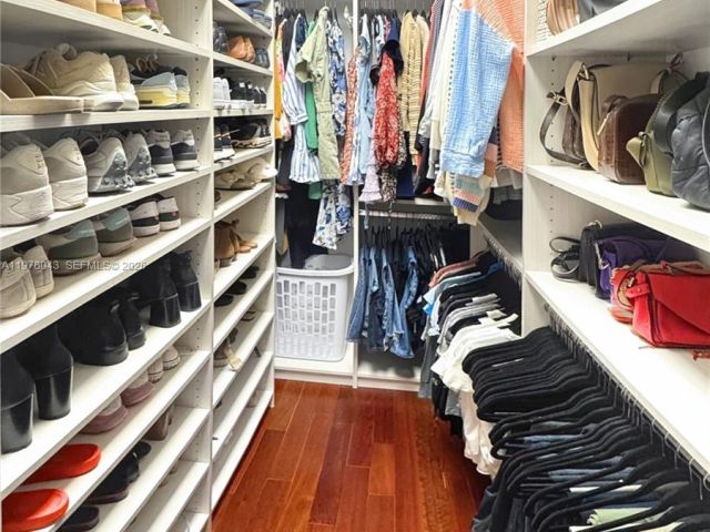 Продажа дома по адресу 229 SW 9th Ave - фото 7481602