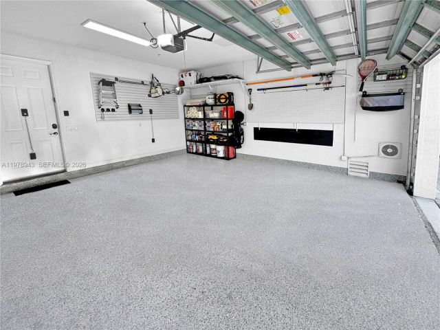 Продажа дома по адресу 229 SW 9th Ave - фото 7481606