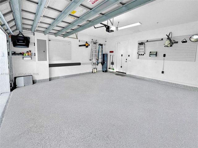 Продажа дома по адресу 229 SW 9th Ave - фото 7481607