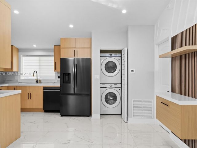 Дом в аренду по адресу 1519 Biarritz Dr (avail ASAP) - фото 7468733