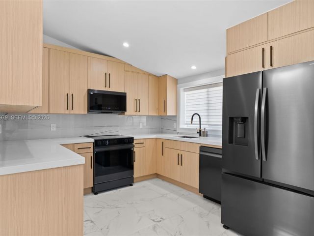 Дом в аренду по адресу 1519 Biarritz Dr (avail ASAP) - фото 7468734