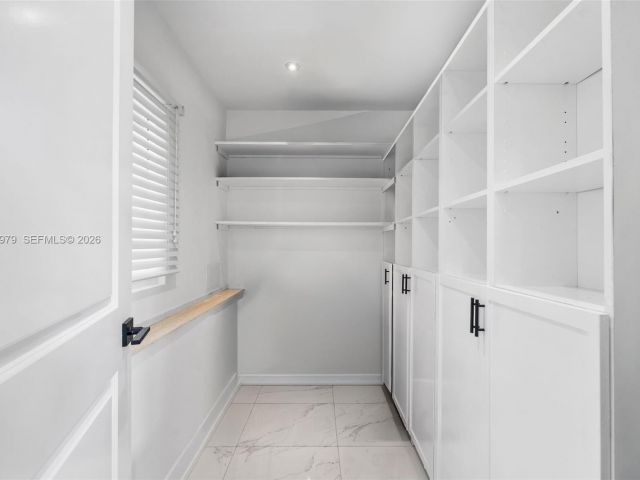 Дом в аренду по адресу 1519 Biarritz Dr (avail ASAP) - фото 7468736