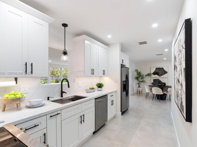 Дом в аренду по адресу 1341 SW 10th St 0 - фото 7483084