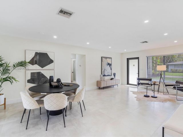 Дом в аренду по адресу 1341 SW 10th St 0 - фото 7483086