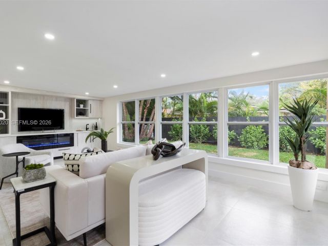 Дом в аренду по адресу 1341 SW 10th St 0 - фото 7483087