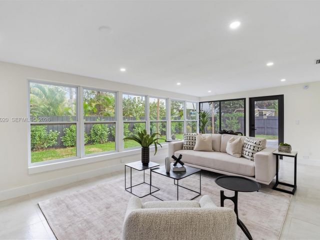 Дом в аренду по адресу 1341 SW 10th St 0 - фото 7483090