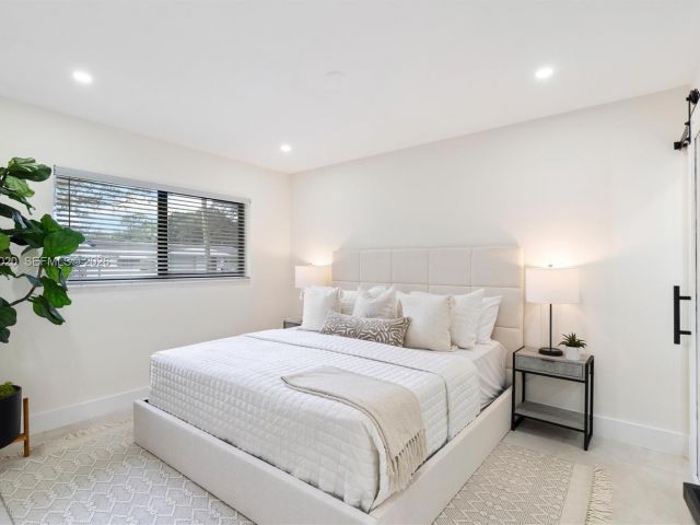 Дом в аренду по адресу 1341 SW 10th St 0 - фото 7483091