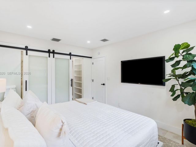 Дом в аренду по адресу 1341 SW 10th St 0 - фото 7483092