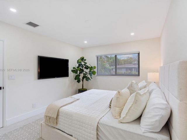 Дом в аренду по адресу 1341 SW 10th St 0 - фото 7483094