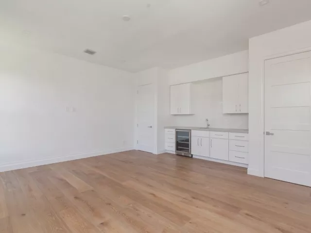 Продажа дома по адресу 261 Rutland Boulevard - фото 8882493