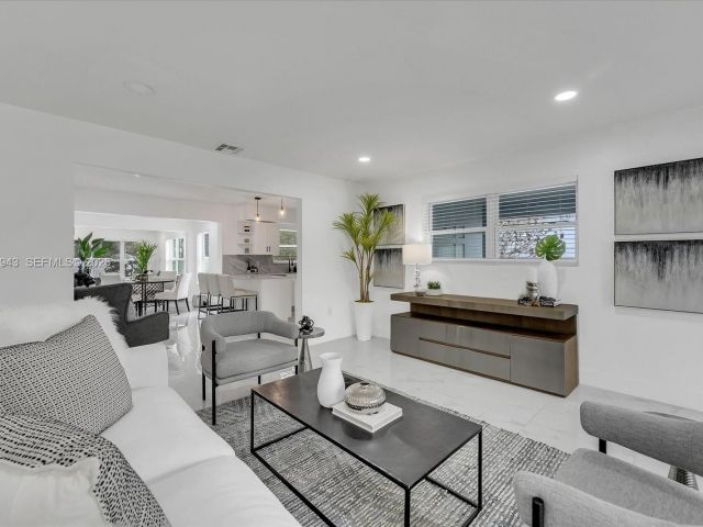 Продажа дома по адресу 20 NE 29TH ST - фото 7451531