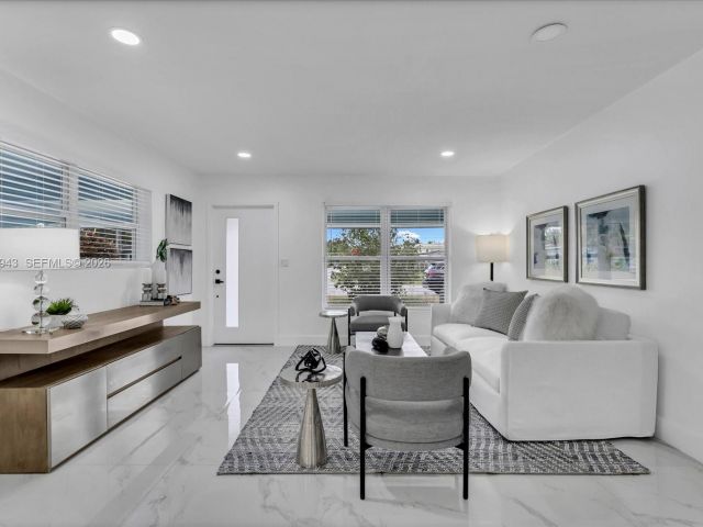 Продажа дома по адресу 20 NE 29TH ST - фото 7451533