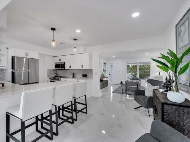 Продажа дома по адресу 20 NE 29TH ST - фото 7451534