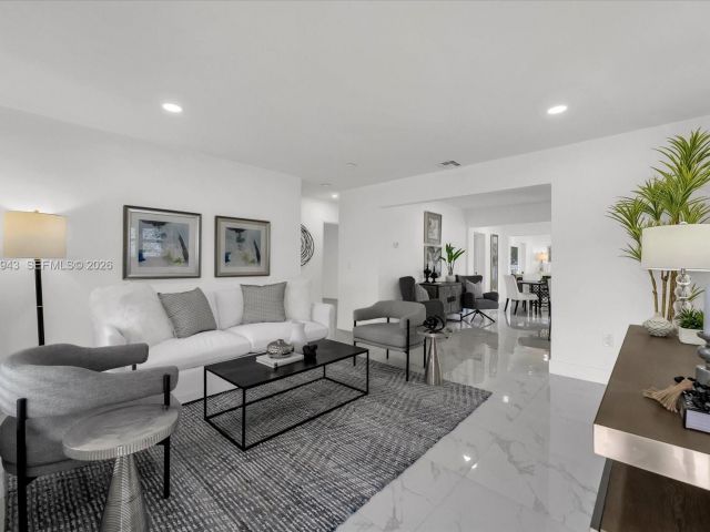 Продажа дома по адресу 20 NE 29TH ST - фото 7451535