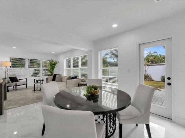 Продажа дома по адресу 20 NE 29TH ST - фото 7451537