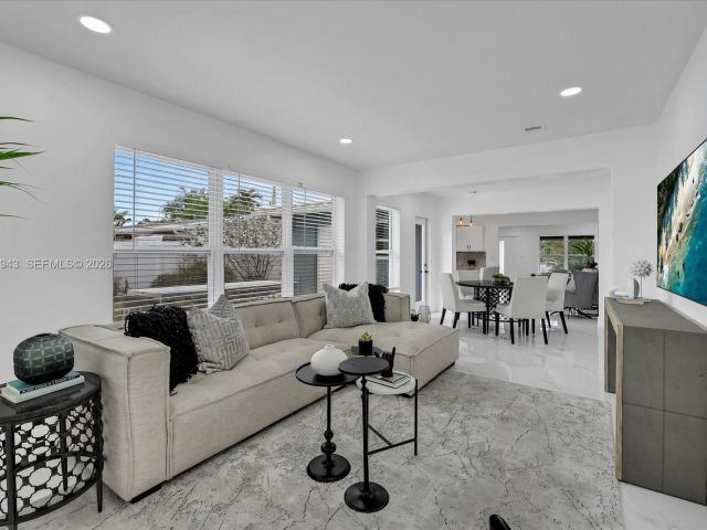 Продажа дома по адресу 20 NE 29TH ST - фото 7451539