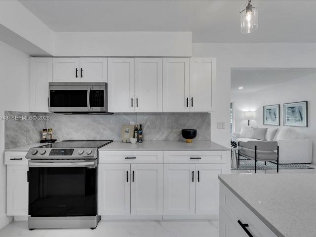 Продажа дома по адресу 20 NE 29TH ST - фото 7451541