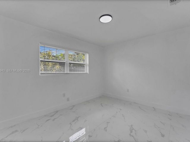 Продажа дома по адресу 20 NE 29TH ST - фото 7451545