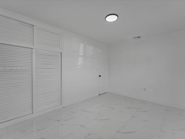 Продажа дома по адресу 20 NE 29TH ST - фото 7451549