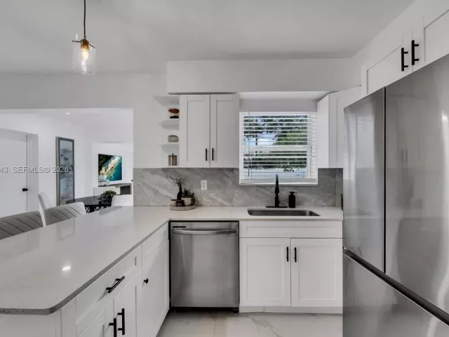 Продажа дома по адресу 20 NE 29TH ST - фото 7451540