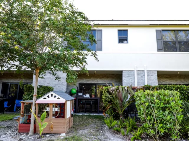 Продажа дома по адресу 148 SE 5th Court - фото 9020674