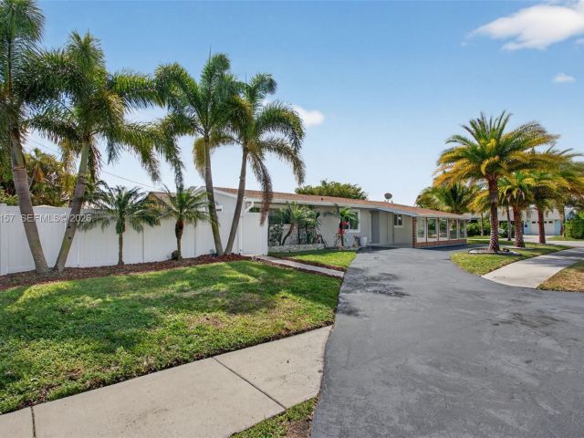 Дом в аренду по адресу 268 SE 8th Ave - фото 7486728