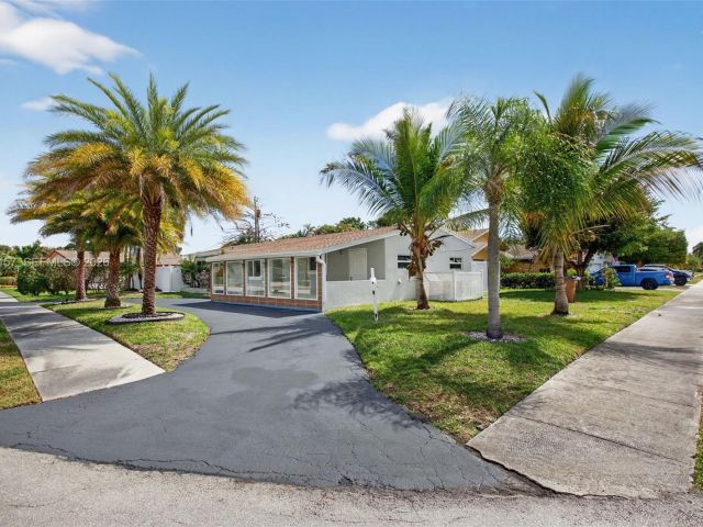 Дом в аренду по адресу 268 SE 8th Ave - фото 7486729