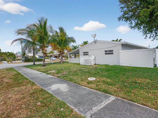 Дом в аренду по адресу 268 SE 8th Ave - фото 7486730