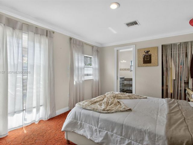 Дом в аренду по адресу 268 SE 8th Ave - фото 7486732