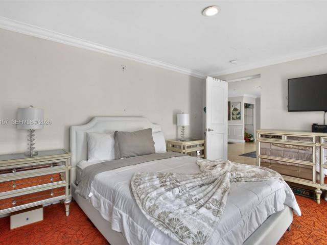 Дом в аренду по адресу 268 SE 8th Ave - фото 7486734