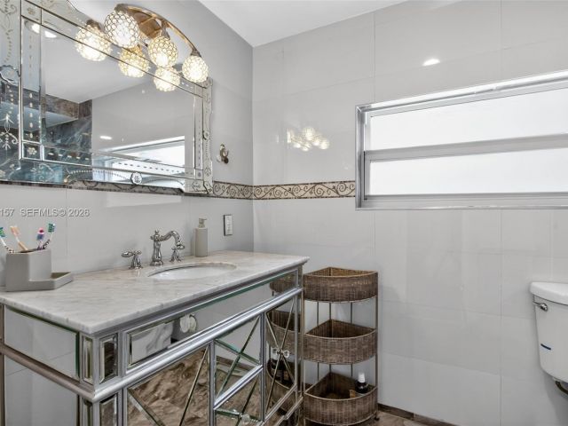 Дом в аренду по адресу 268 SE 8th Ave - фото 7486735