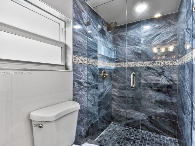 Дом в аренду по адресу 268 SE 8th Ave - фото 7486736