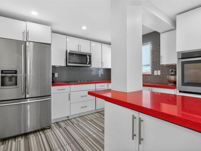 Дом в аренду по адресу 268 SE 8th Ave - фото 7486738