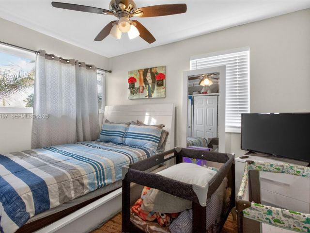 Дом в аренду по адресу 268 SE 8th Ave - фото 7486744