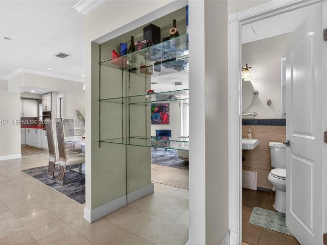 Дом в аренду по адресу 268 SE 8th Ave - фото 7486745