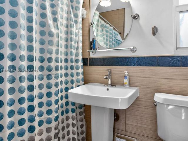 Дом в аренду по адресу 268 SE 8th Ave - фото 7486747