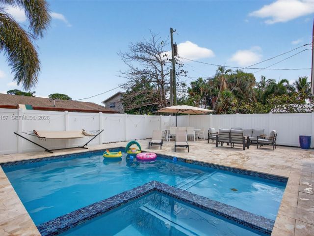 Дом в аренду по адресу 268 SE 8th Ave - фото 7486748