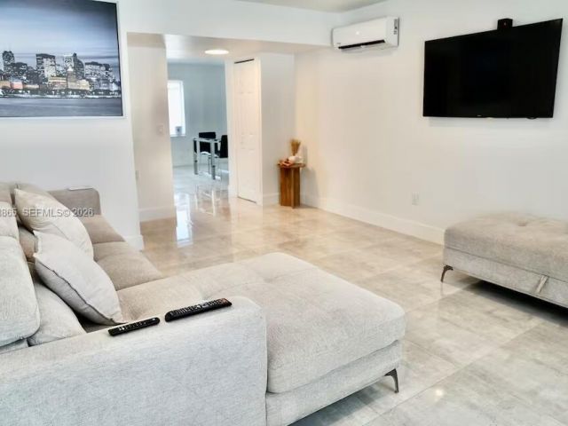 Продажа дома по адресу 1904 SW 28th St - фото 7483007