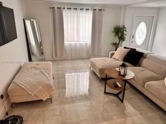 Продажа дома по адресу 1904 SW 28th St - фото 7483008