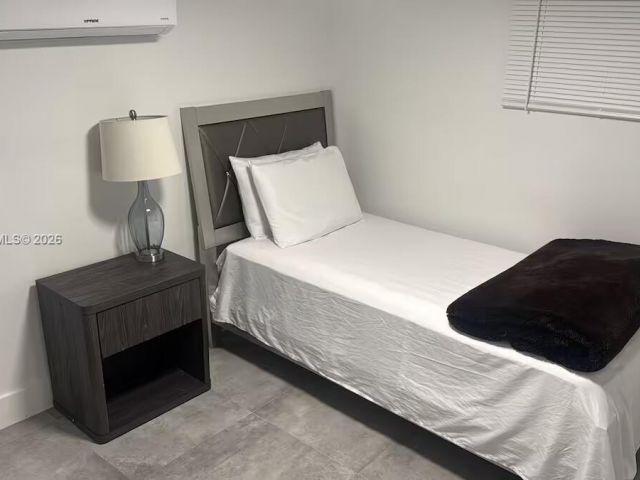 Продажа дома по адресу 1904 SW 28th St - фото 7483014