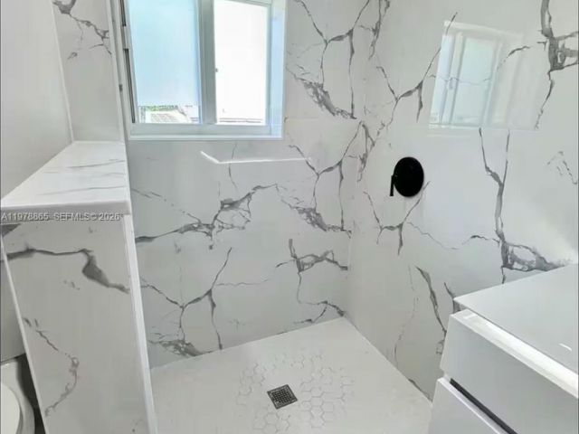 Продажа дома по адресу 1904 SW 28th St - фото 7483016